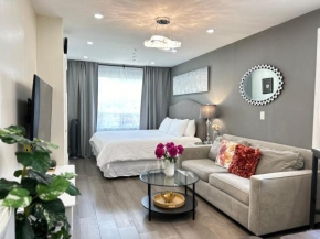 Modern Lux Studio - KingBed - Near Sheppard W Station